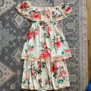 EUC/Barely worn Lulus tiered off shoulder midi dress - Size S